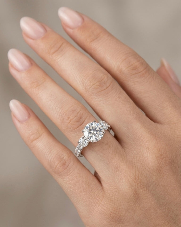 DIAMOND RING | MOISSANITE