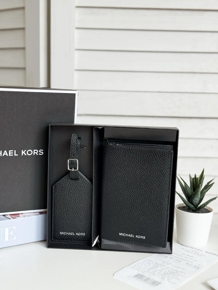 MICHAEL KORS PASSPORT SET