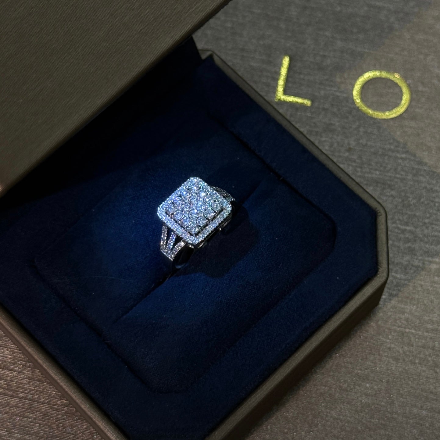 DIAMOND RING