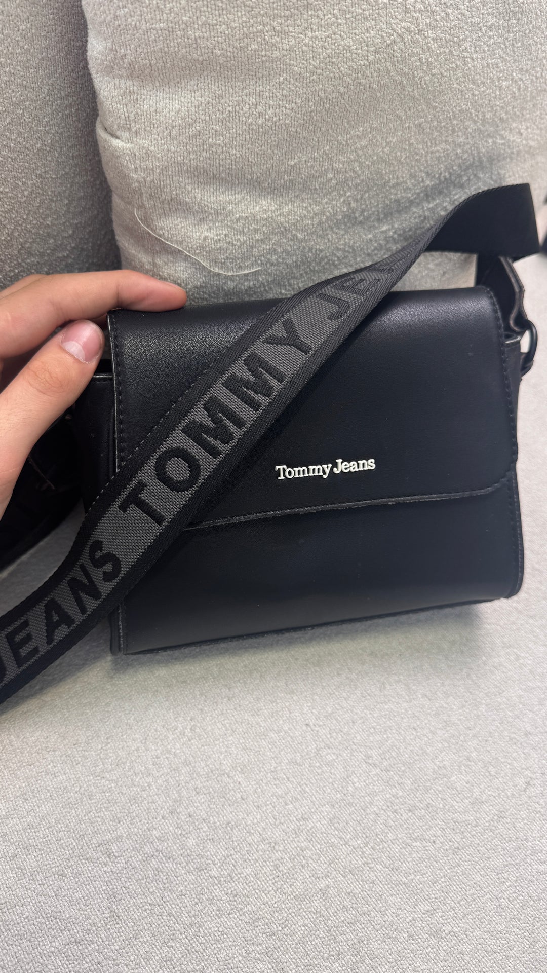 TOMMY HILFIGER BAG — SPECIAL PRICE DUE TO LIGHT SCRATCHES