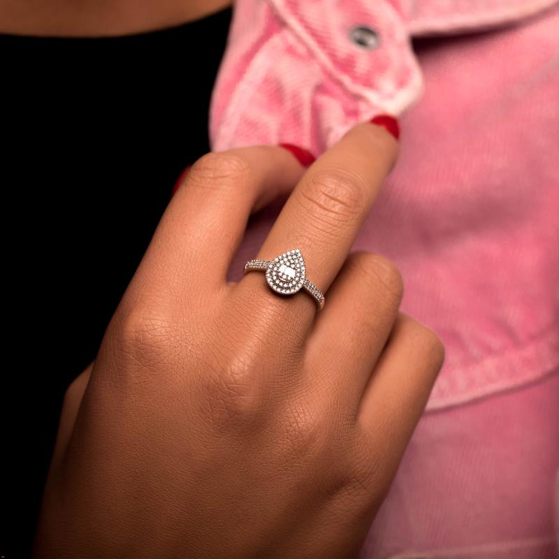 NATURAL DIAMOND RING